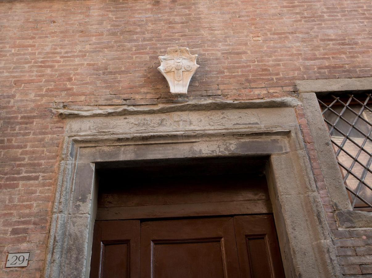Апартаменты Residenza D'Epoca Palazzo Piccolomini Сиена Экстерьер фото