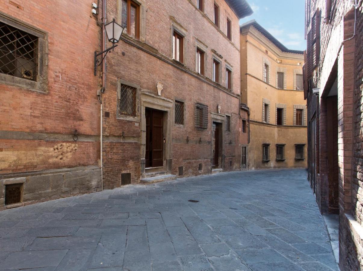 Апартаменты Residenza D'Epoca Palazzo Piccolomini Сиена Экстерьер фото